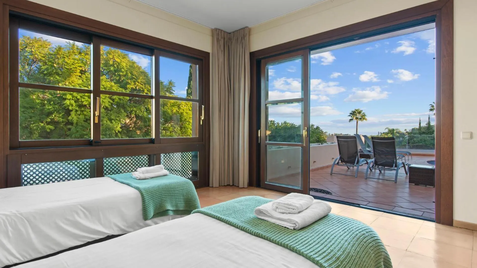 Luxury Villa Robledal By Mabiente - Views Of The Sea And The Golf Course Marbella 0*,