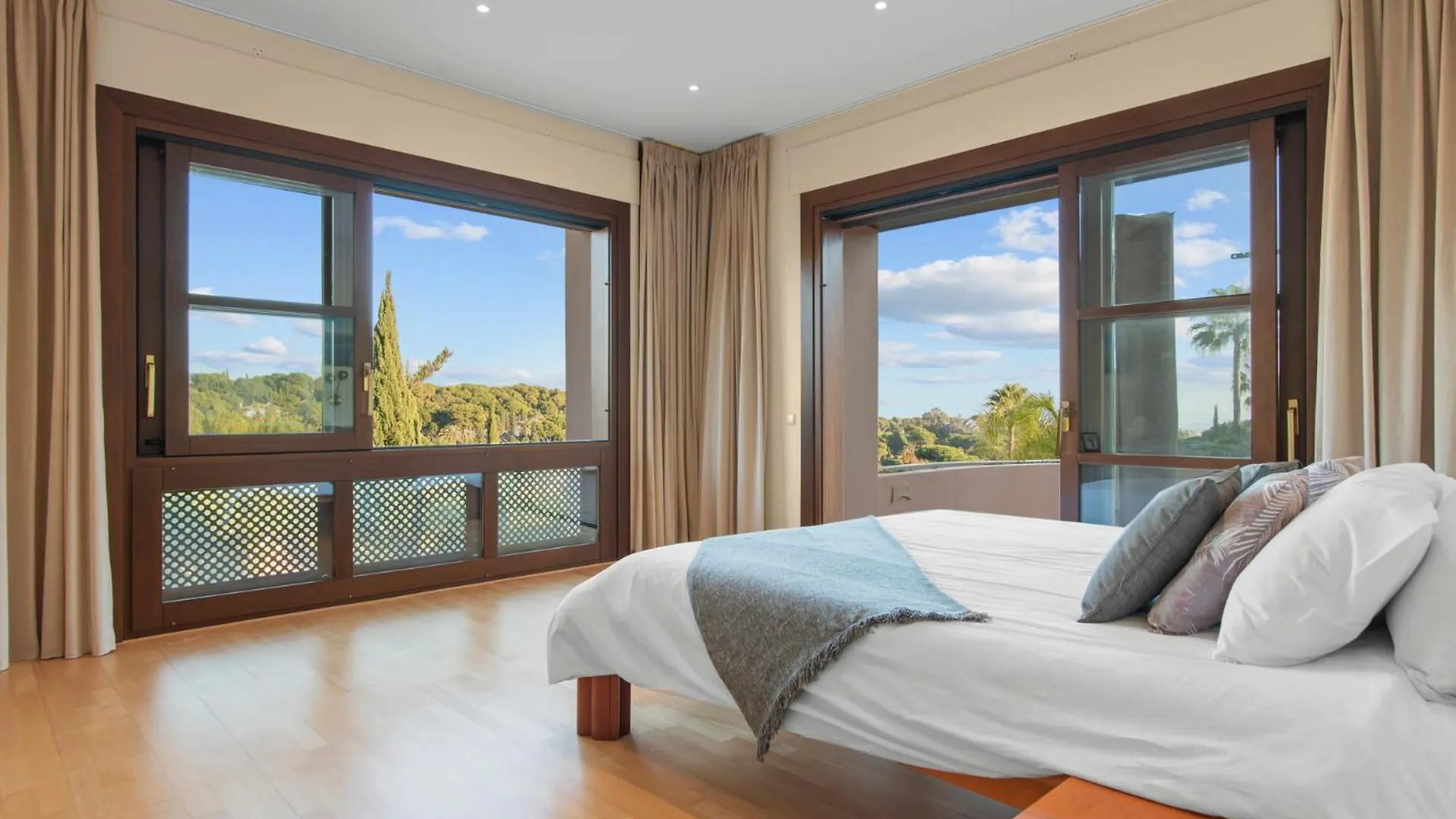 Luxury Villa Robledal By Mabiente - Views Of The Sea And The Golf Course Marbella 0*,
